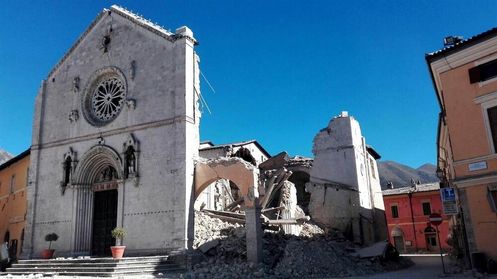 地震意大利大教堂 - 诺尔科-1000x561