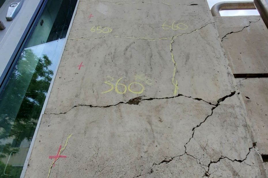 没有n-Destructive Evaluation of Cracks in Concrete Column